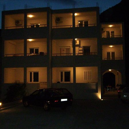 Apartments Ante Omis Luaran gambar